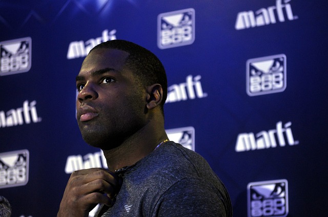 皇马狂喜？据西媒报道，梅西将介入巴萨2026年选...